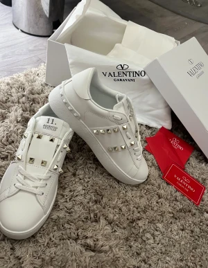 Valentino Garavani Rockstud Untitled sneakers - Valentino Garavani Rockstud Untitled sneakers.  Storlek 37