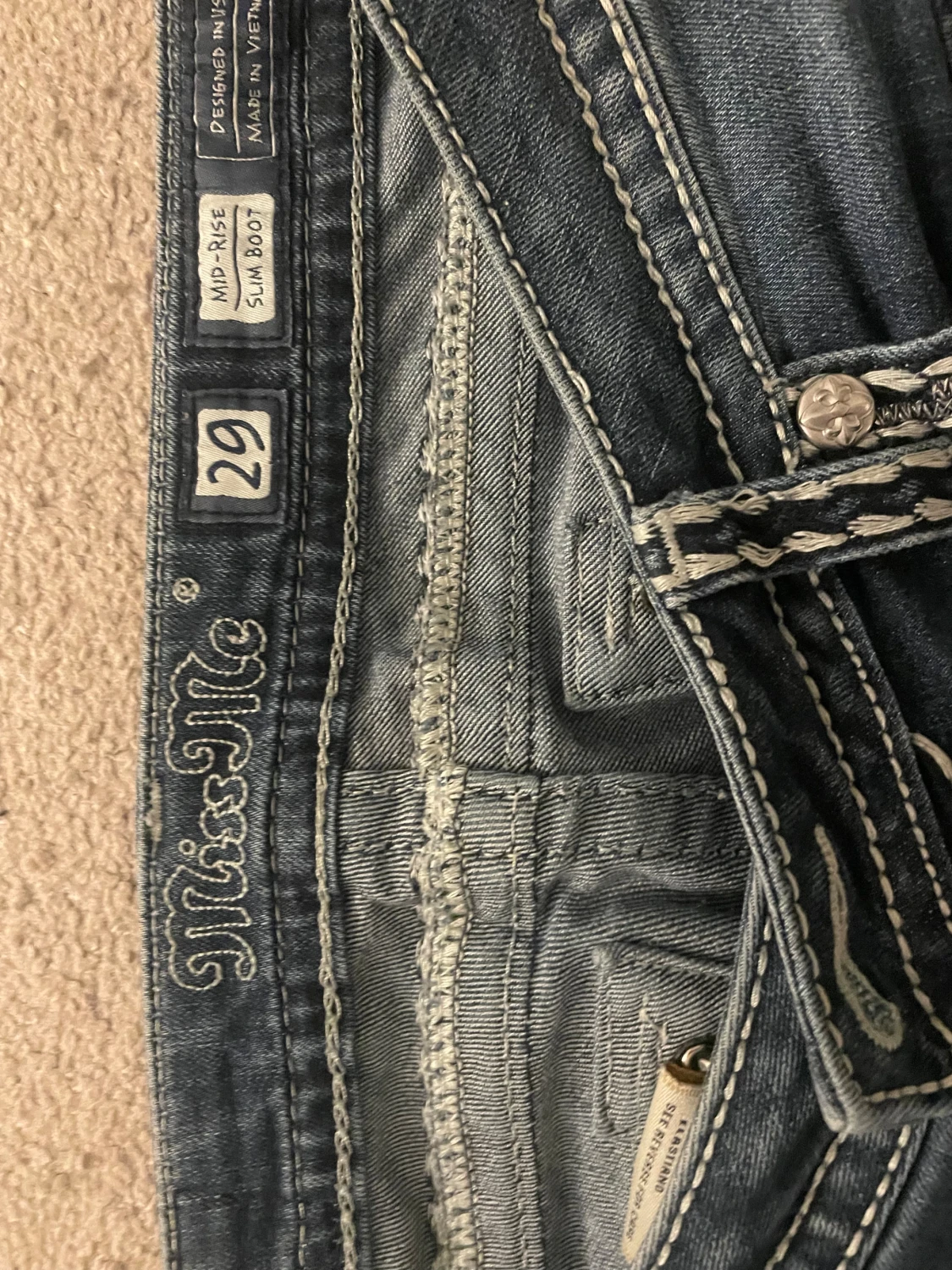 Miss Me midwaist bootcut jeans, stl 29