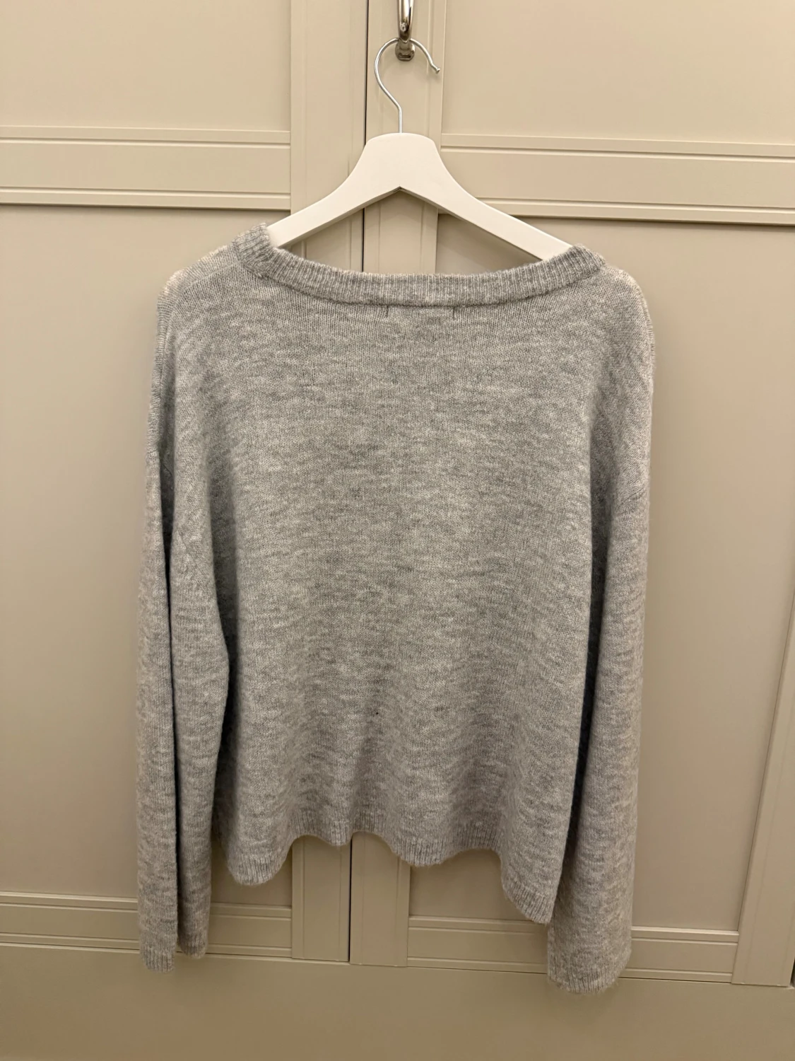 Stickad grå tröja  - 2
