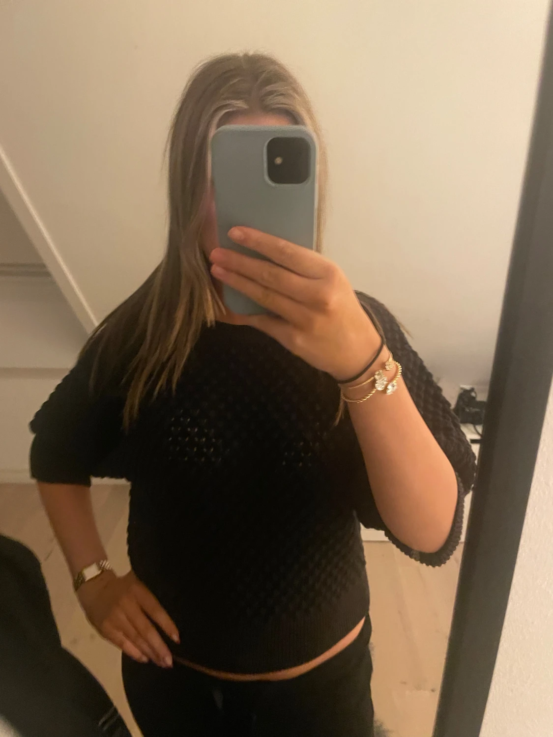 Svart stickad tröja med struktur