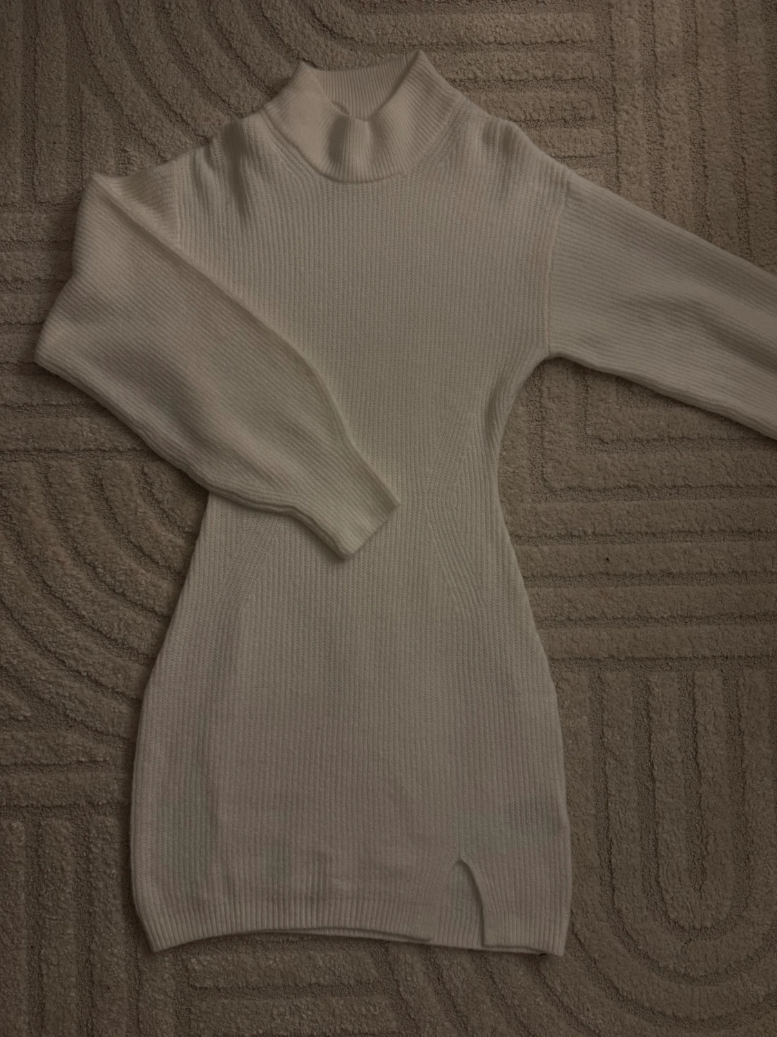 Vit ribbad stickad klänning H&M