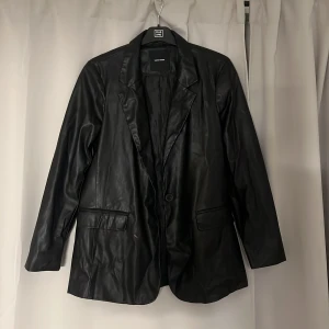 Skinn kavaj från vero Moda  - Skinn kavaj från vero Moda strl M