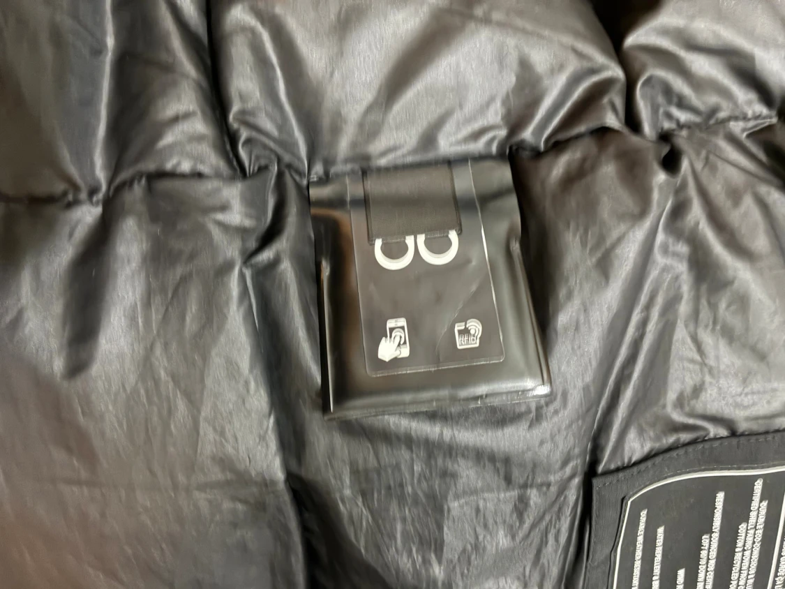 Svart dunjacka från Moose Knuckles - 4