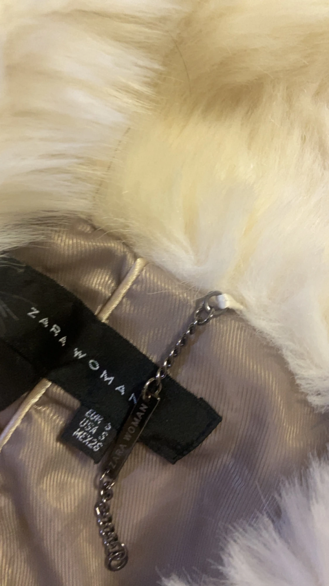 Vit pufferjacka med päls från Zara Woman - 2