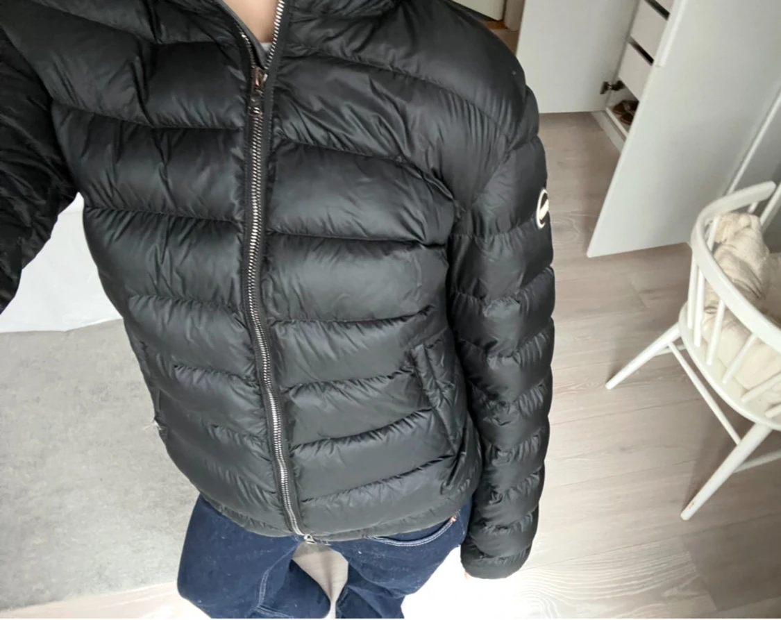 Svart dunjacka från Colmar 