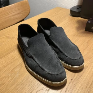 Massimo dutti loafers - Massimo dutti loafers i bra skick! Säljer då ej används mycket alls. True to size!