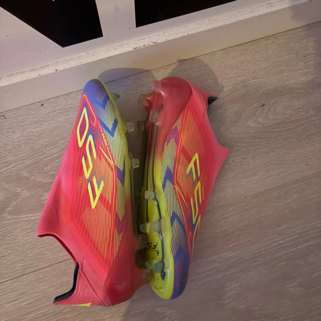 Adidas F50 fotbollsskor neonrosa - 1