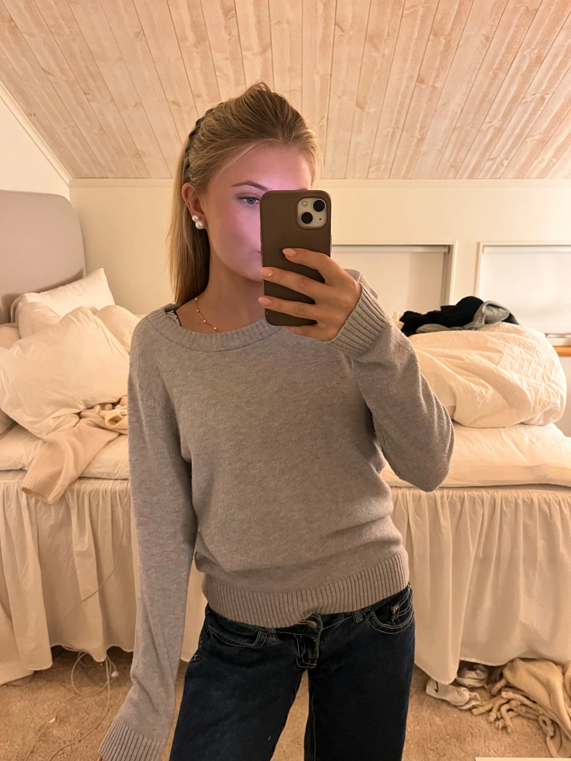 Grå stickad tröja - 1