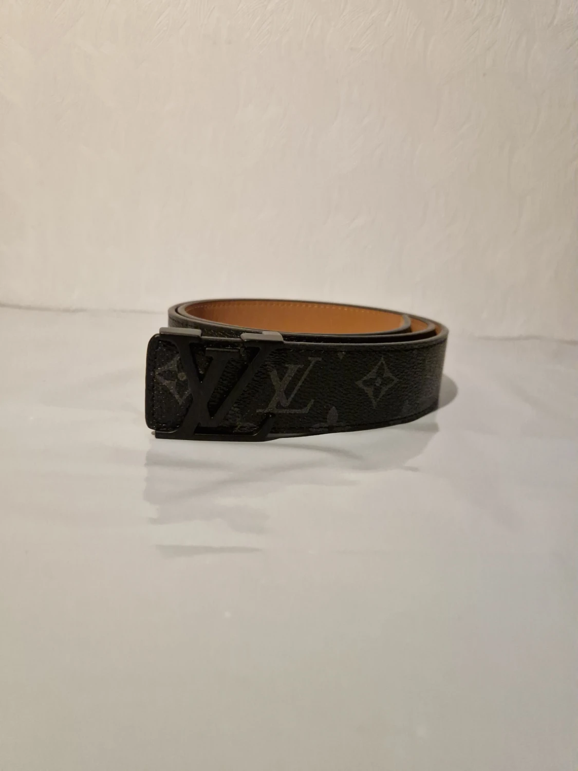 Svart Louis Vuitton bälte med monogram