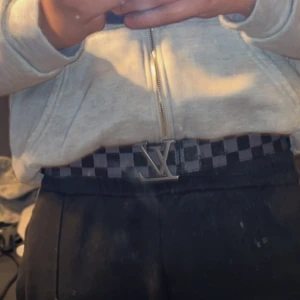 Bälte  - Säljer en bälte nu inte använt länge jag säljer den för jag behöver pengar och den är 120cm