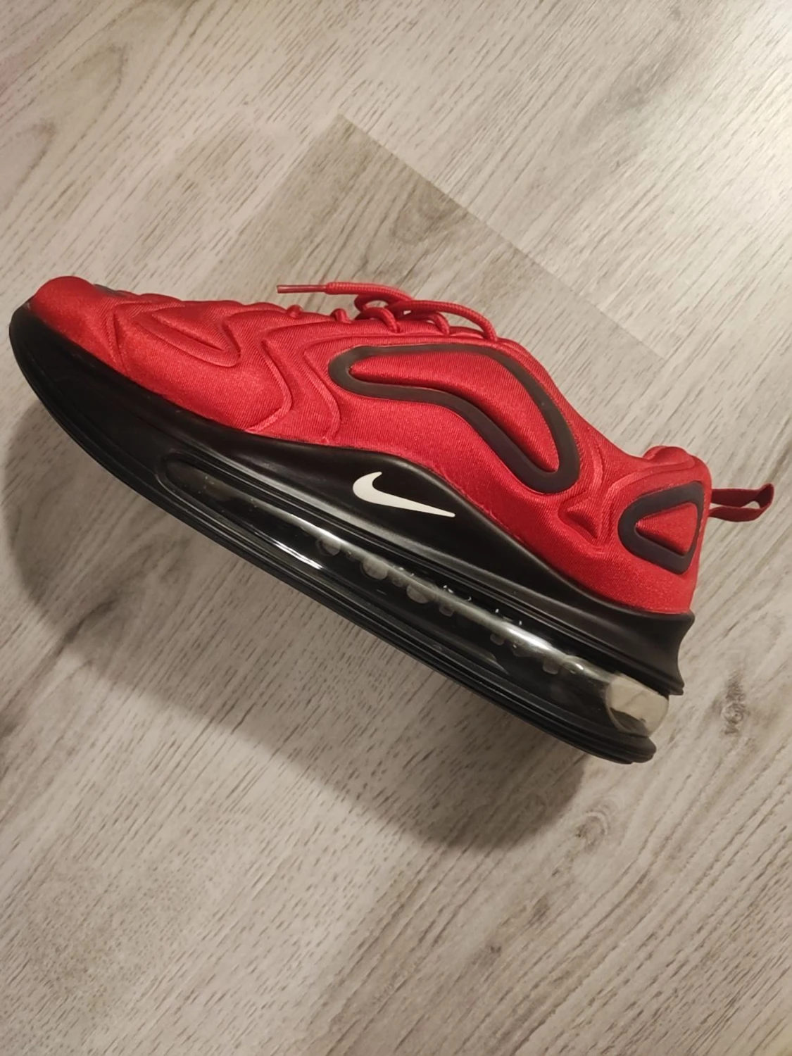 Nike Air Max 720 röda sneakers