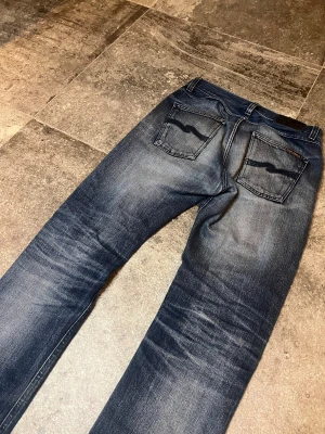 Dry Nudie Jeans - Slim Fit - sjukt feta nudies i 29/32👏 Fadesen kommer från flera års användning och några tvättar🫡 skriv ifall ni har frågor!