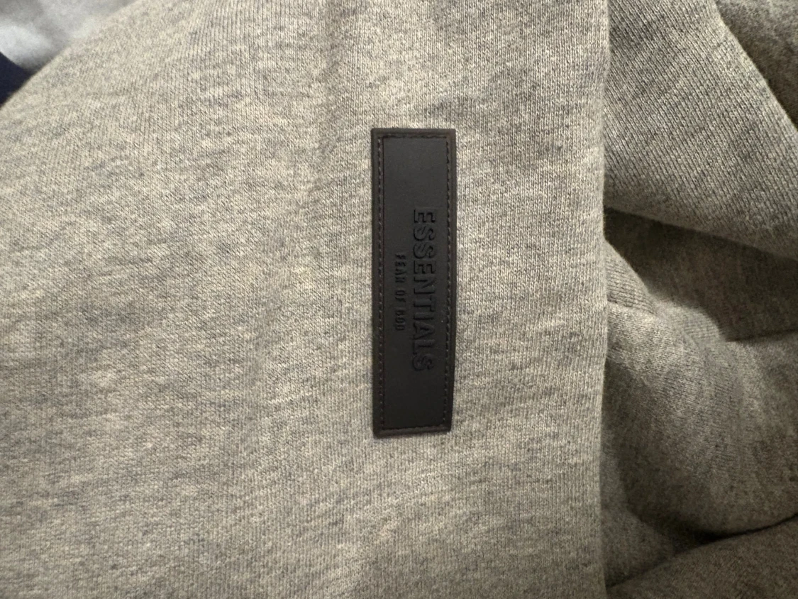 Grå Essentials Fear of God hoodie - 4