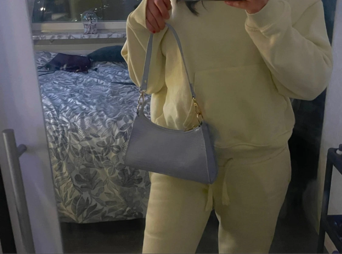 Ljusgrå axelväska i croco-imitation - 3