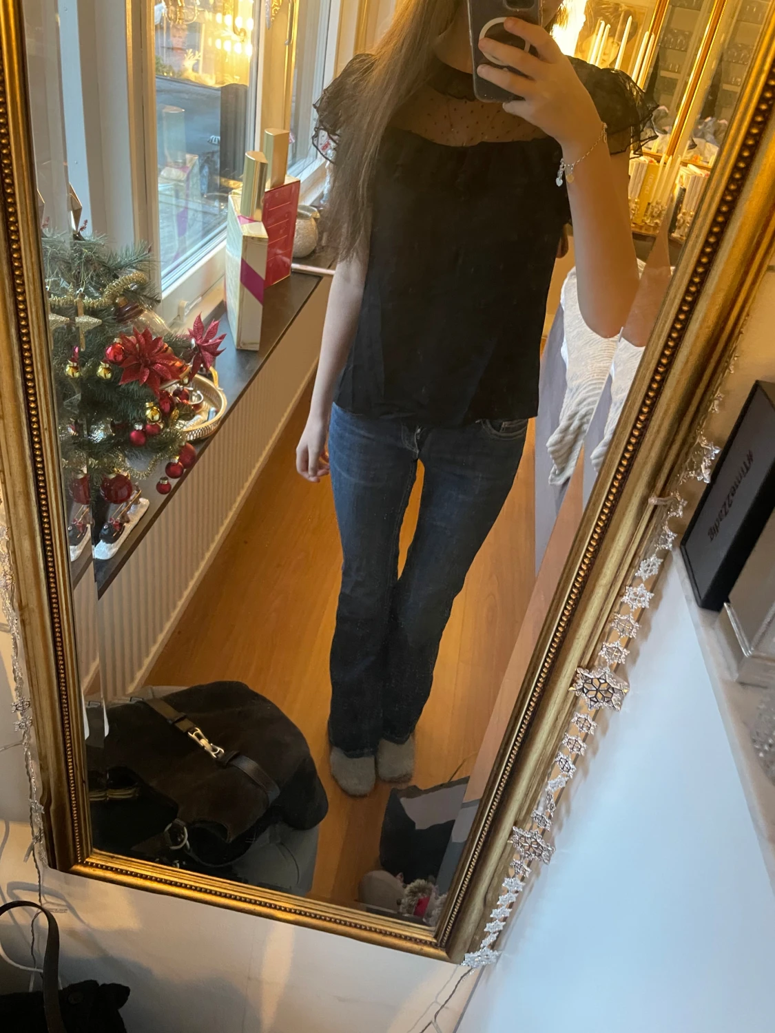 Svart blus med volang och prickig mesh💞 - 1