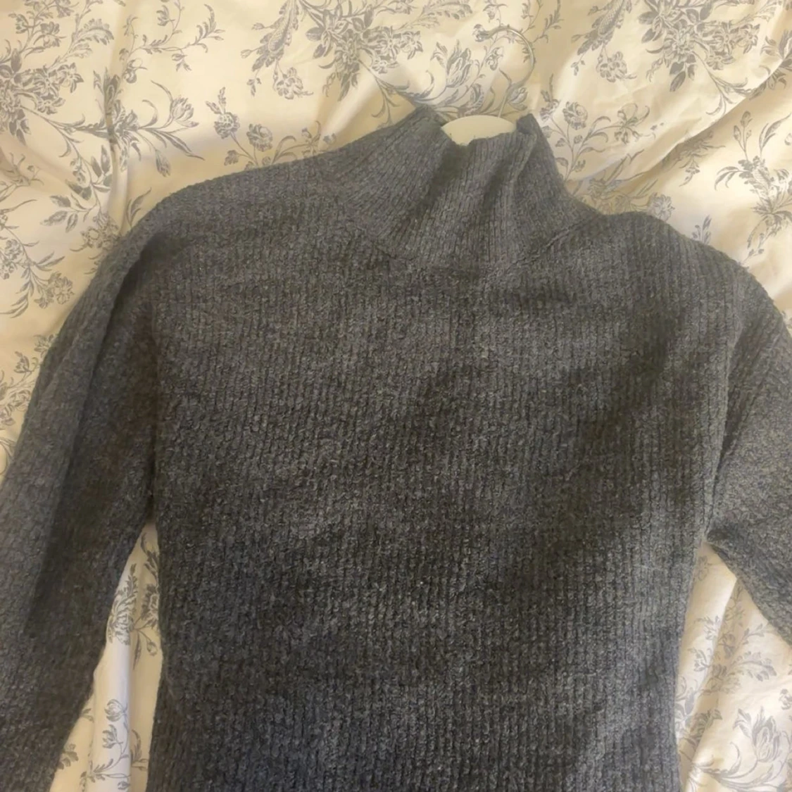 Mörkgrå stickad polotröja 157 XS - 1