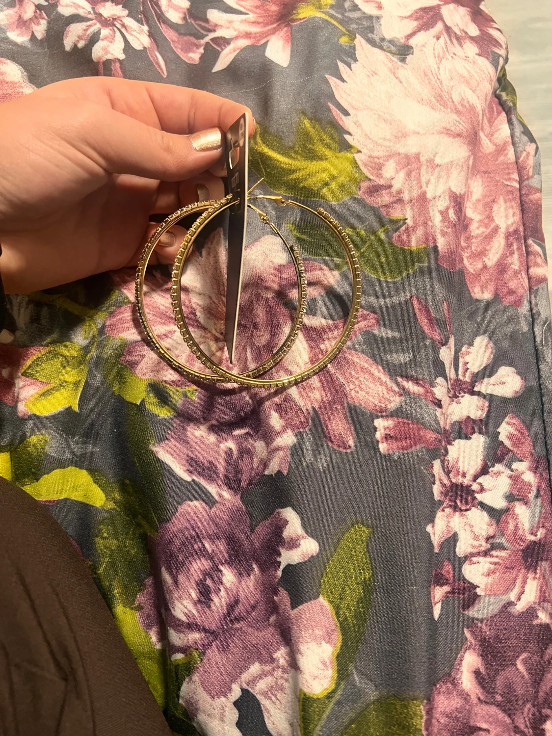 Glittriga stora guldhoops från Montini - 1