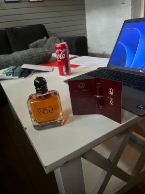 Emporio Armani Stronger With You - Stilren parfym från Emporio Armani, Stronger With You. Flaskan rymmer 100 ml. Perfekt för dig som vill ha en modern och trendig doft i din samling. Endast sprayat några gånger 