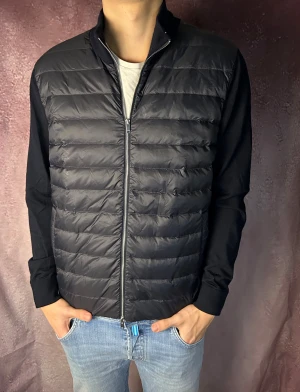 Massimo dutti cardigan - Mycket fint skick | Size L fits M(modellen är 187cm 73kg) | fraktar spårbart inom 24 timmar | för att köpa klicka ”köp nu” | vid frågor eller funderingar skriv en meddelande | följare får bättre rabatter🙌