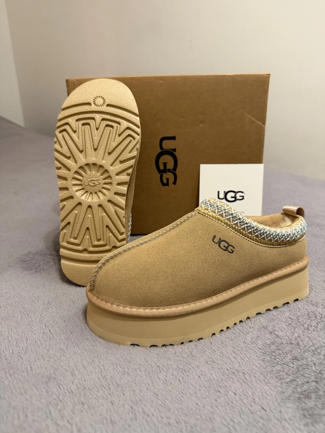 Beige UGG boots med plattform