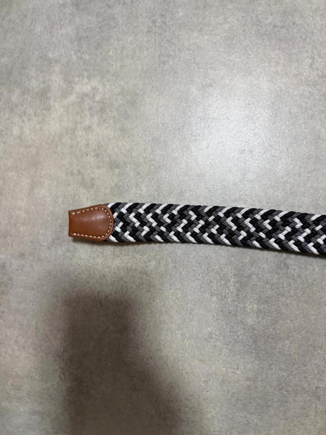 Svartvitt flätat bälte med skinn - 1