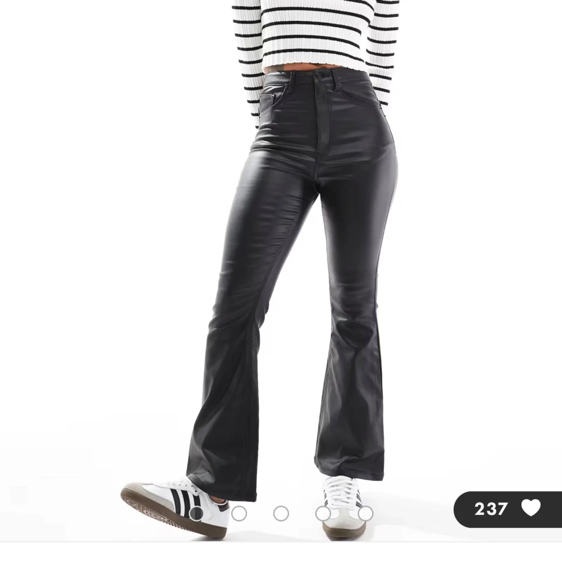 Svarta skinnbyxor med bootcut