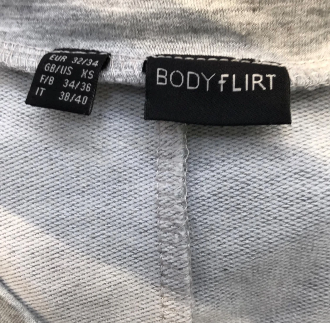 Grå offshoulder topp från Bodyflirt - 2