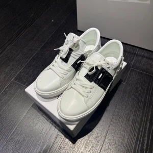 Valentino Garavani - Helt nya, kvar i box storlek 44