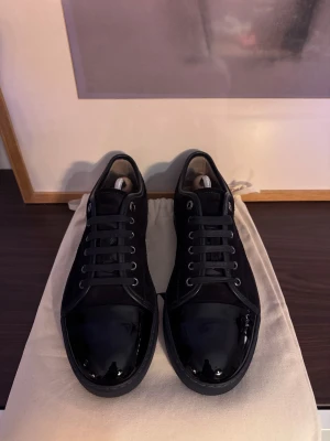 Lanvin cap toe - Extremt fräscha Lanvin Cap Toe. Cond 9,5/10. Medföljer dustbag. Snabba och enkla affärer prioriteras