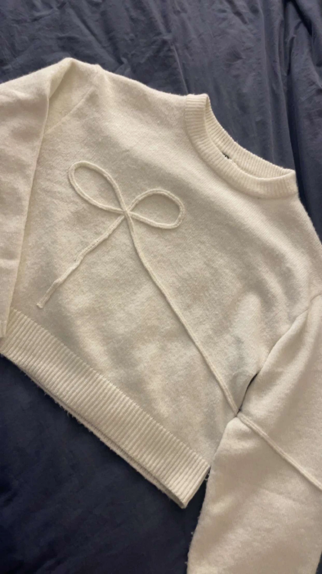 Vit stickad tröja med rosettdetalj H&M - 2