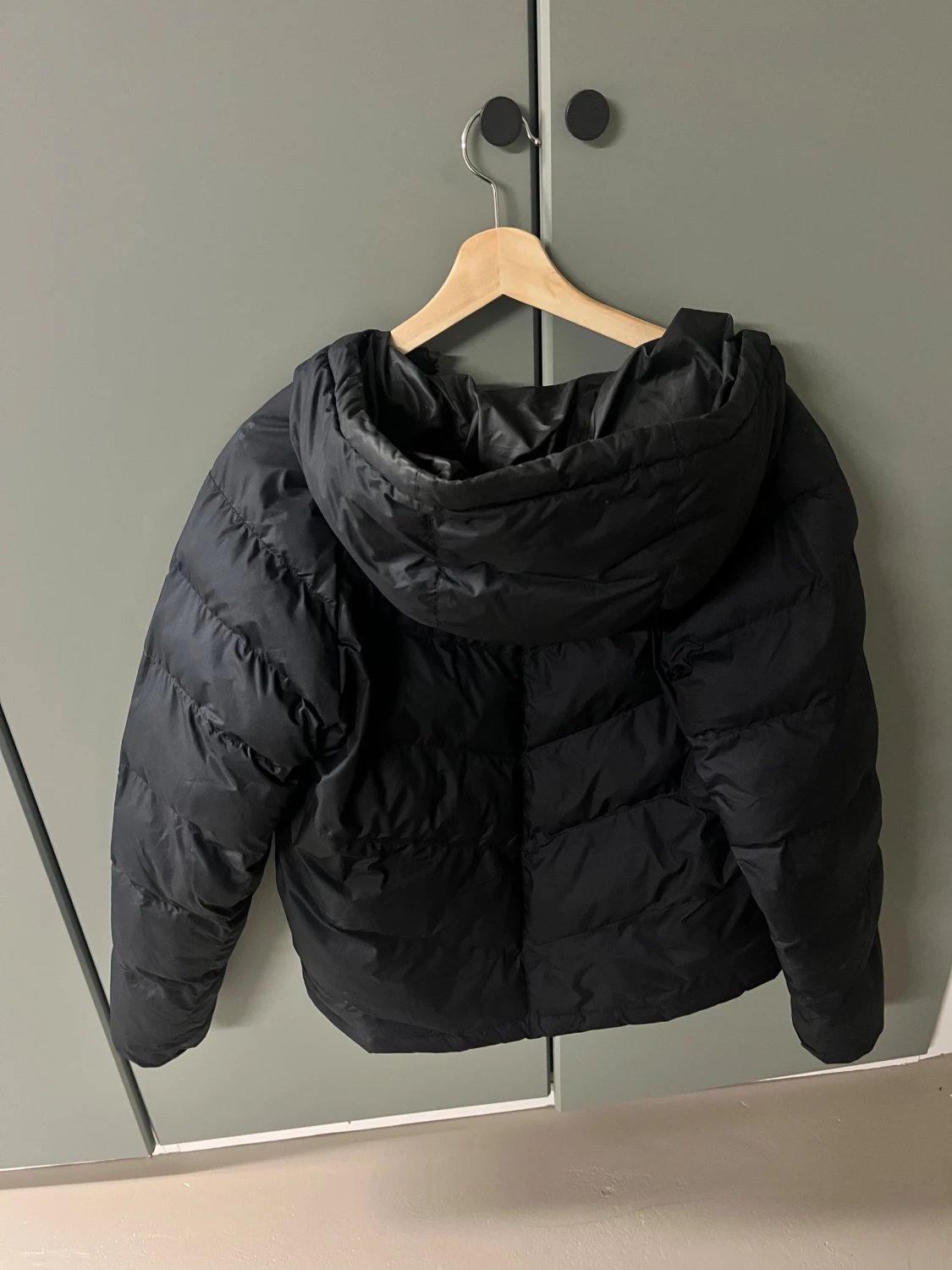 Svart pufferjacka från Nike  - 2