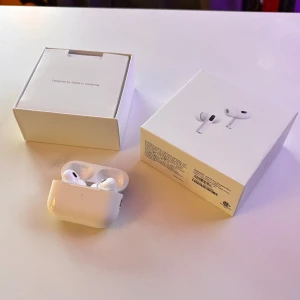 Apple AirPods Pro 2nd - Helt nya Apple AirPods 2nd generation                         Säljes pågrund av att dem inte passar.