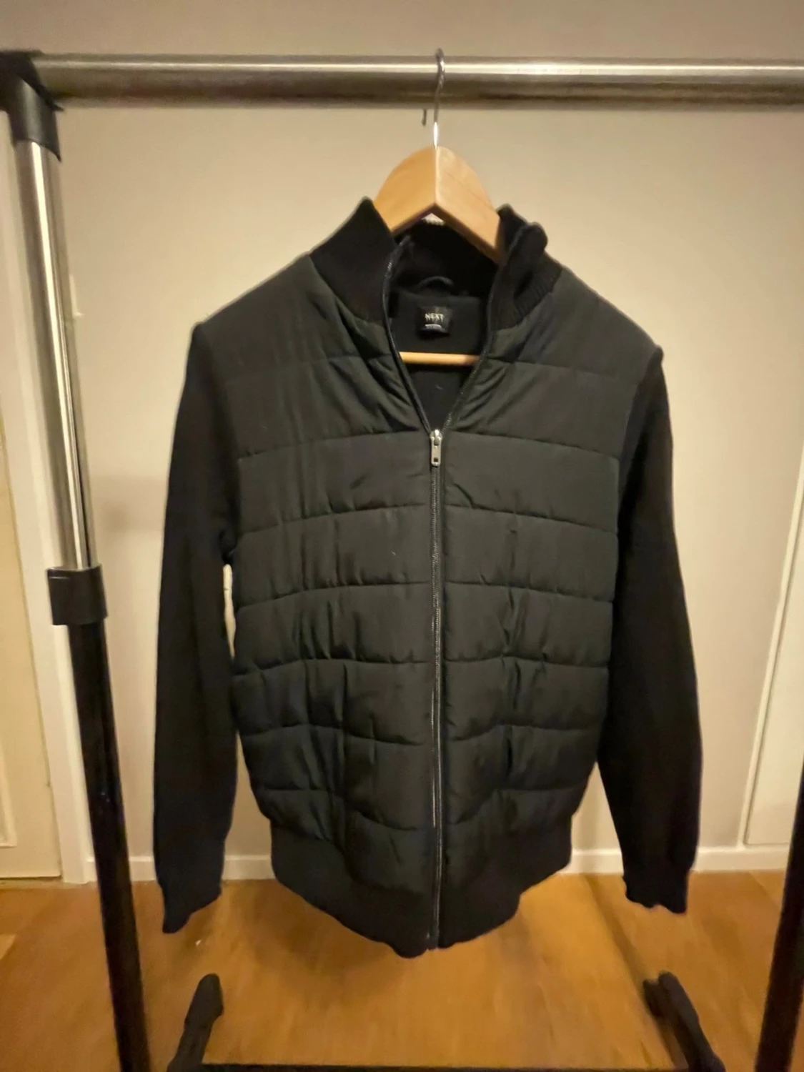 Svart quiltad pufferjacka från Next