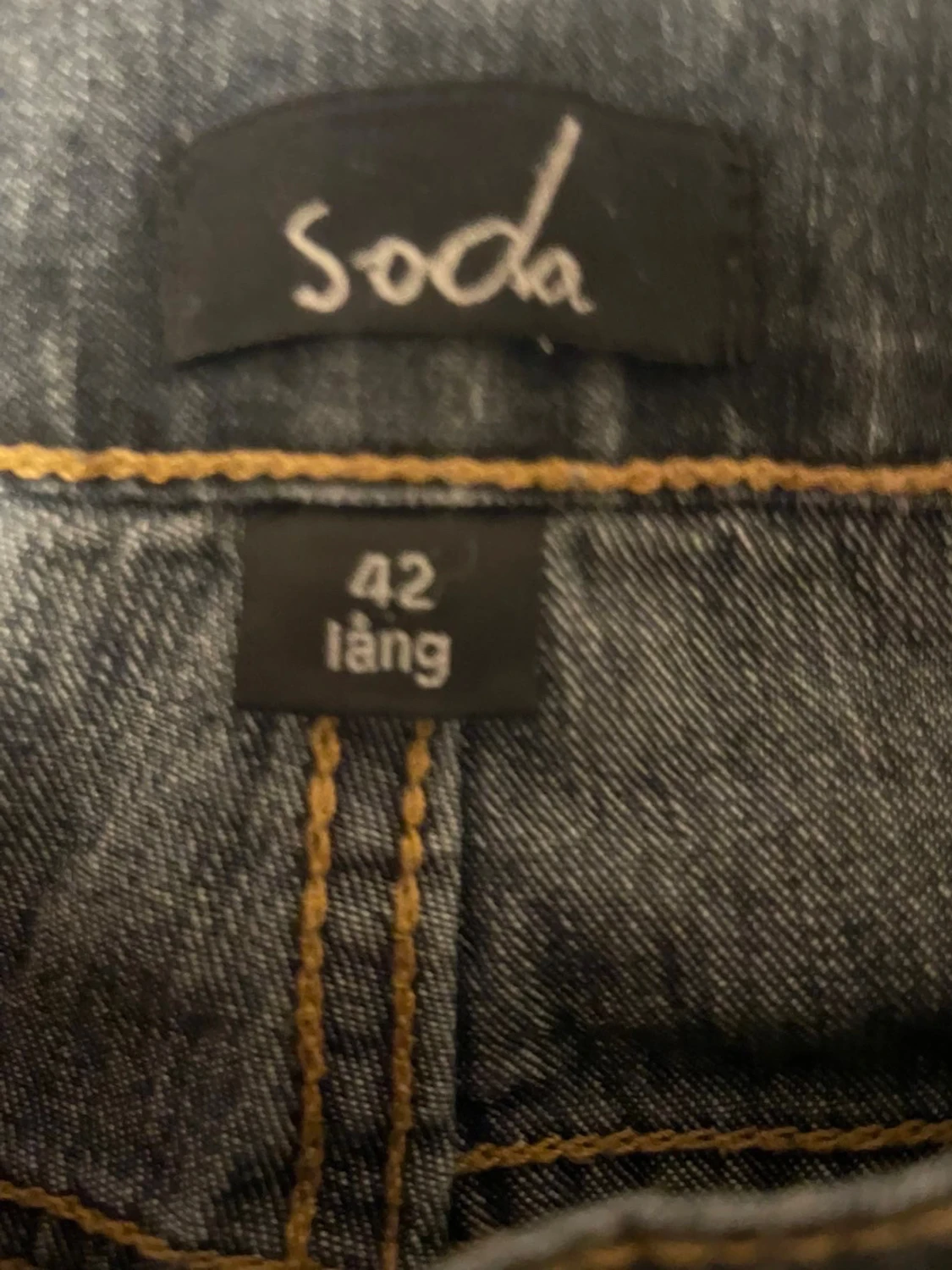 Mörkblå jeans från Soda, stl 42 lång - 1