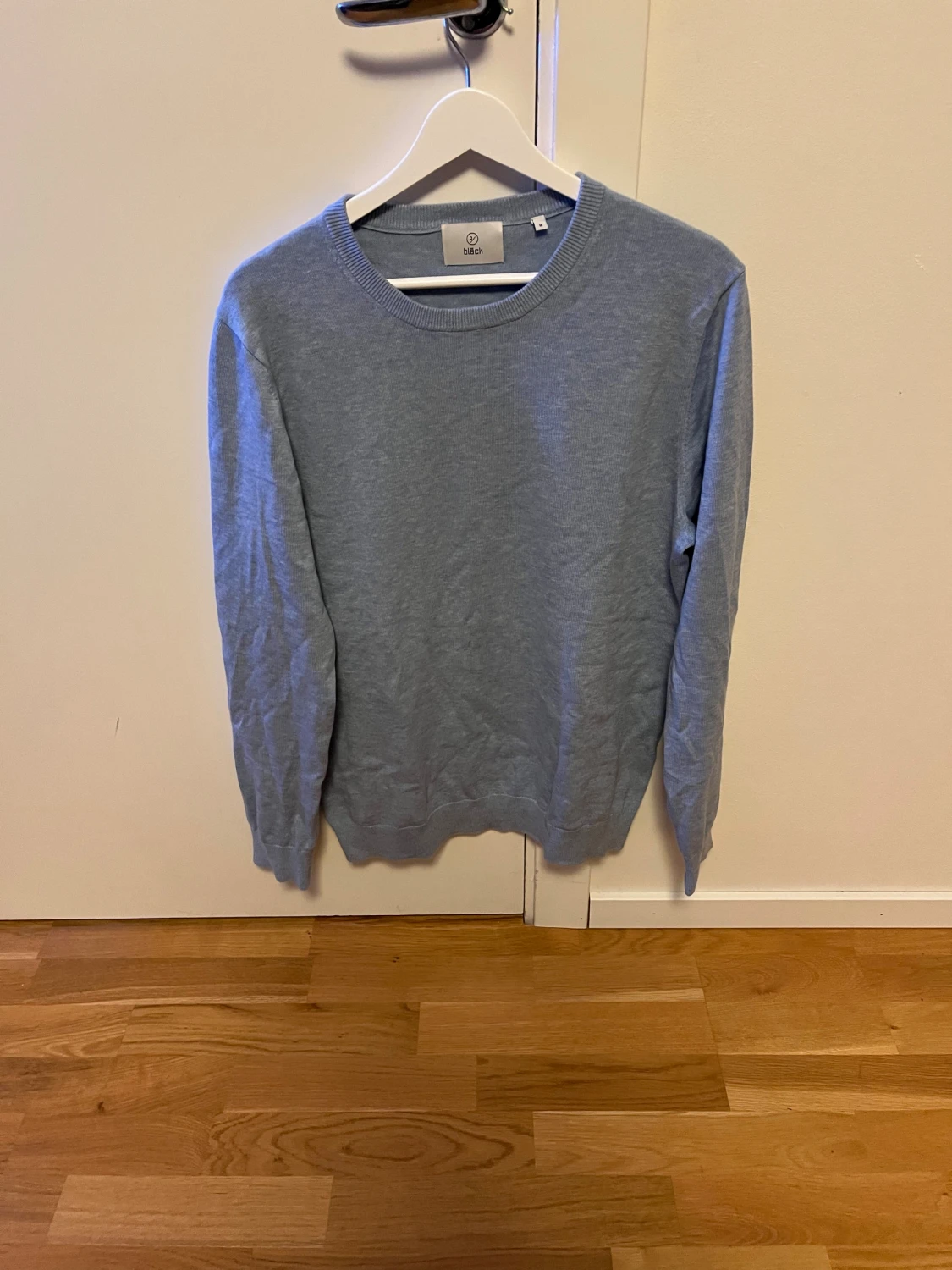 Ljusblå stickad tröja från Bläck