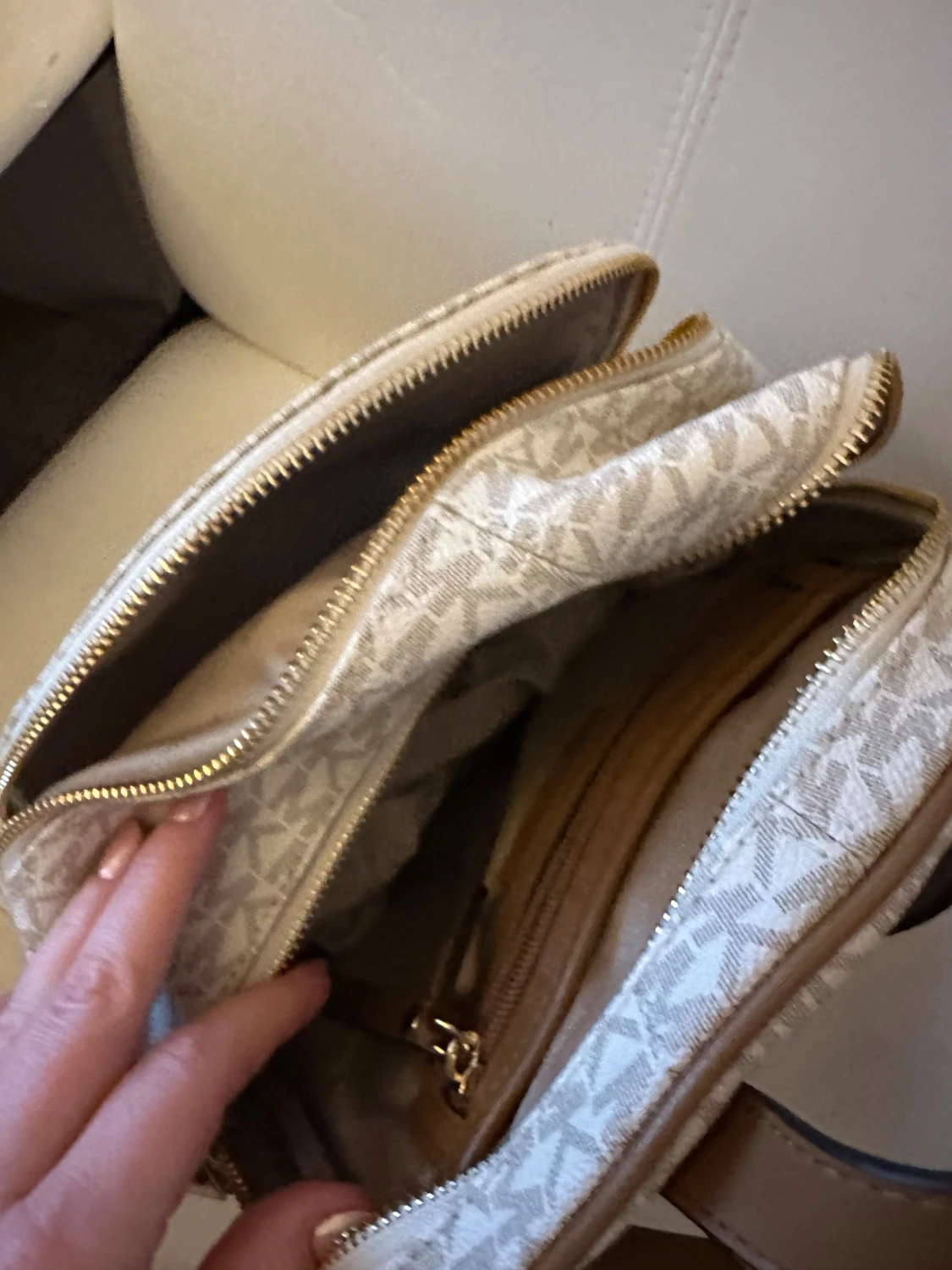 Michael Kors beige ryggsäck med MK-mönster - 3