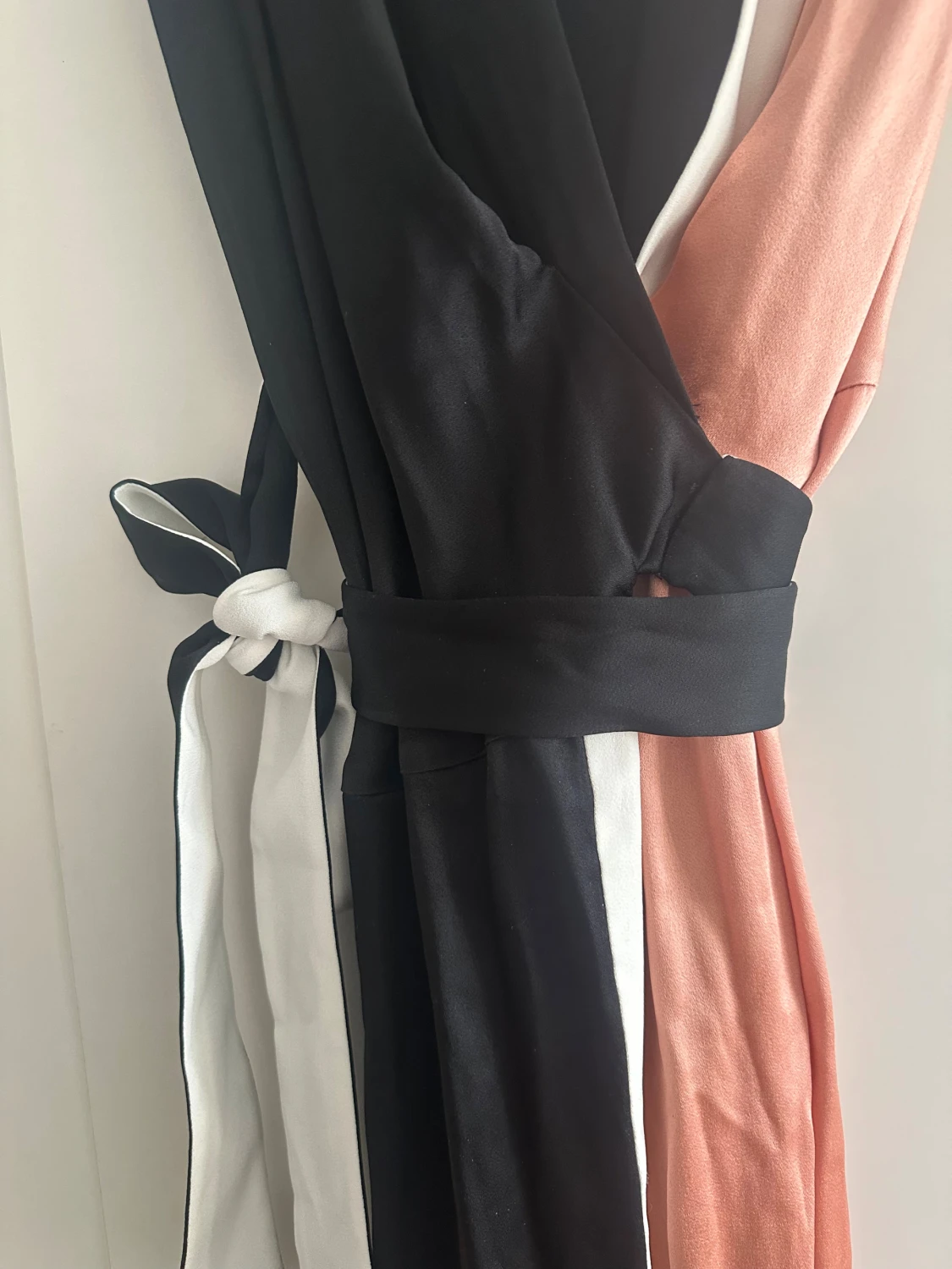 Svart omlottklänning från Diane von Furstenberg - 2