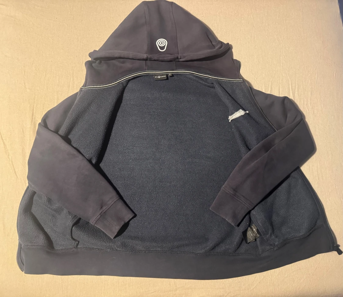 Mörkblå hoodie från Sail Racing - 1