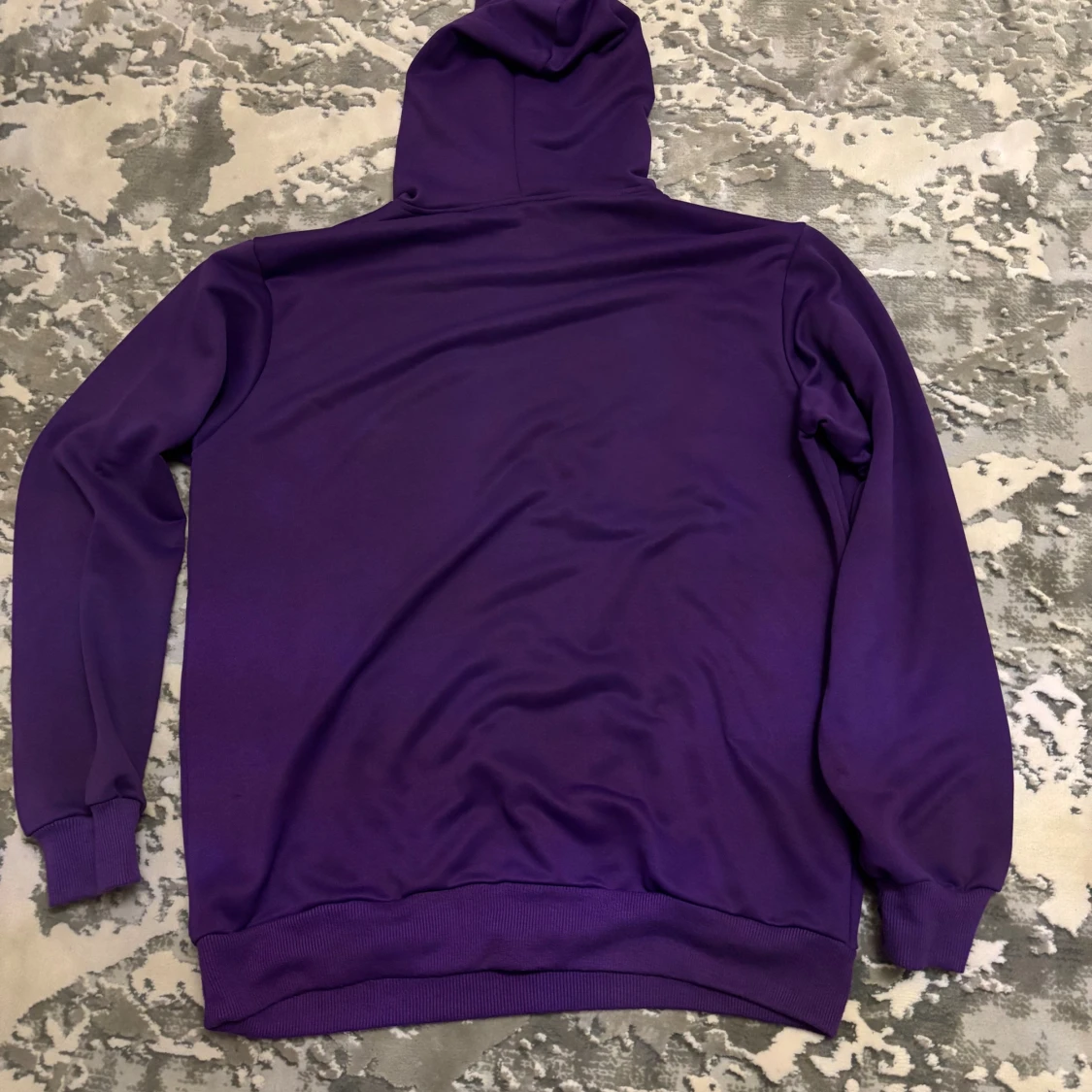 Lila hoodie med huva och magficka - 1