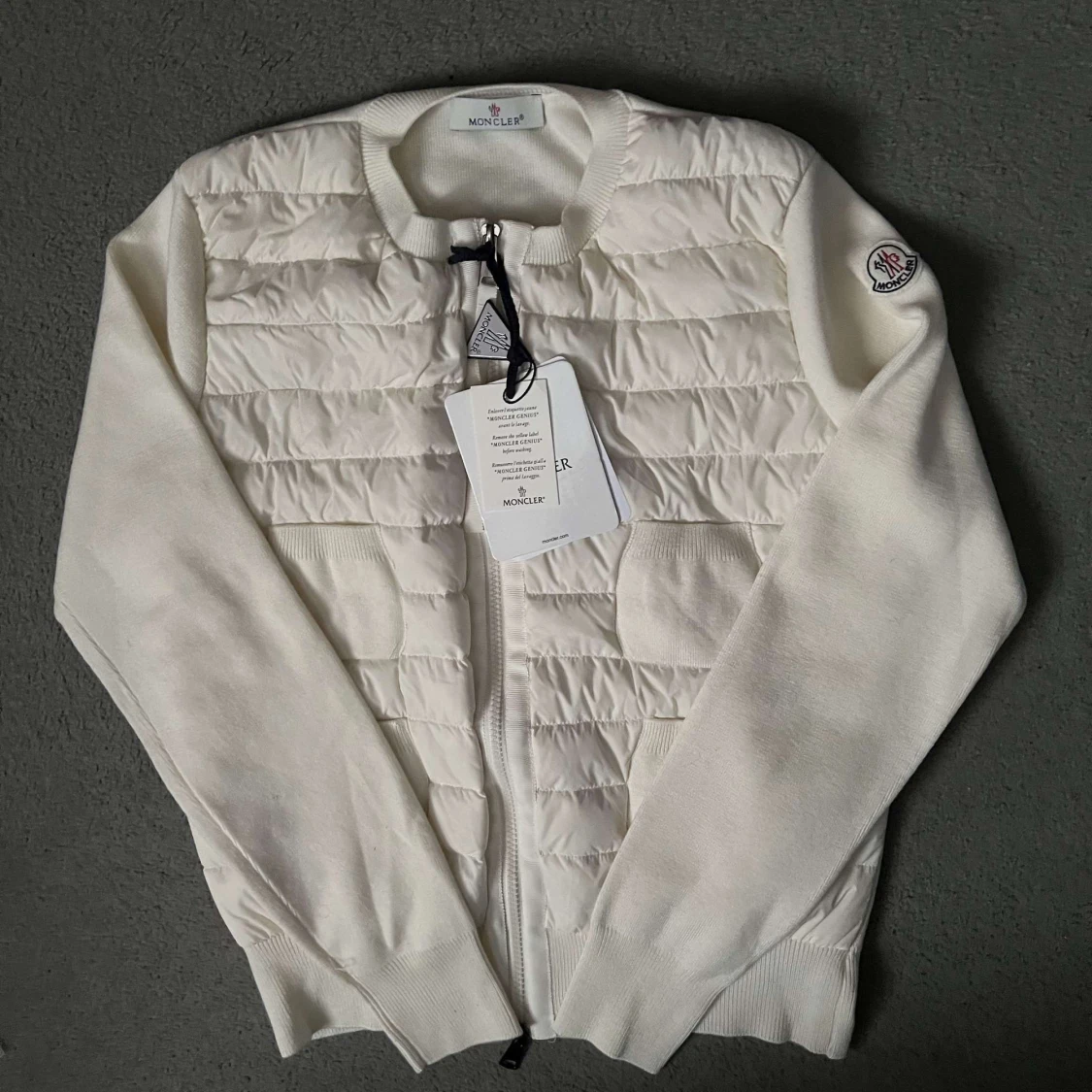 Vit quiltad jacka från Moncler