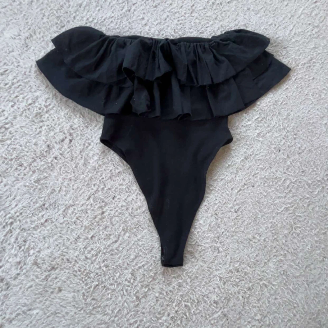 Svart volangbody från Zara - 1