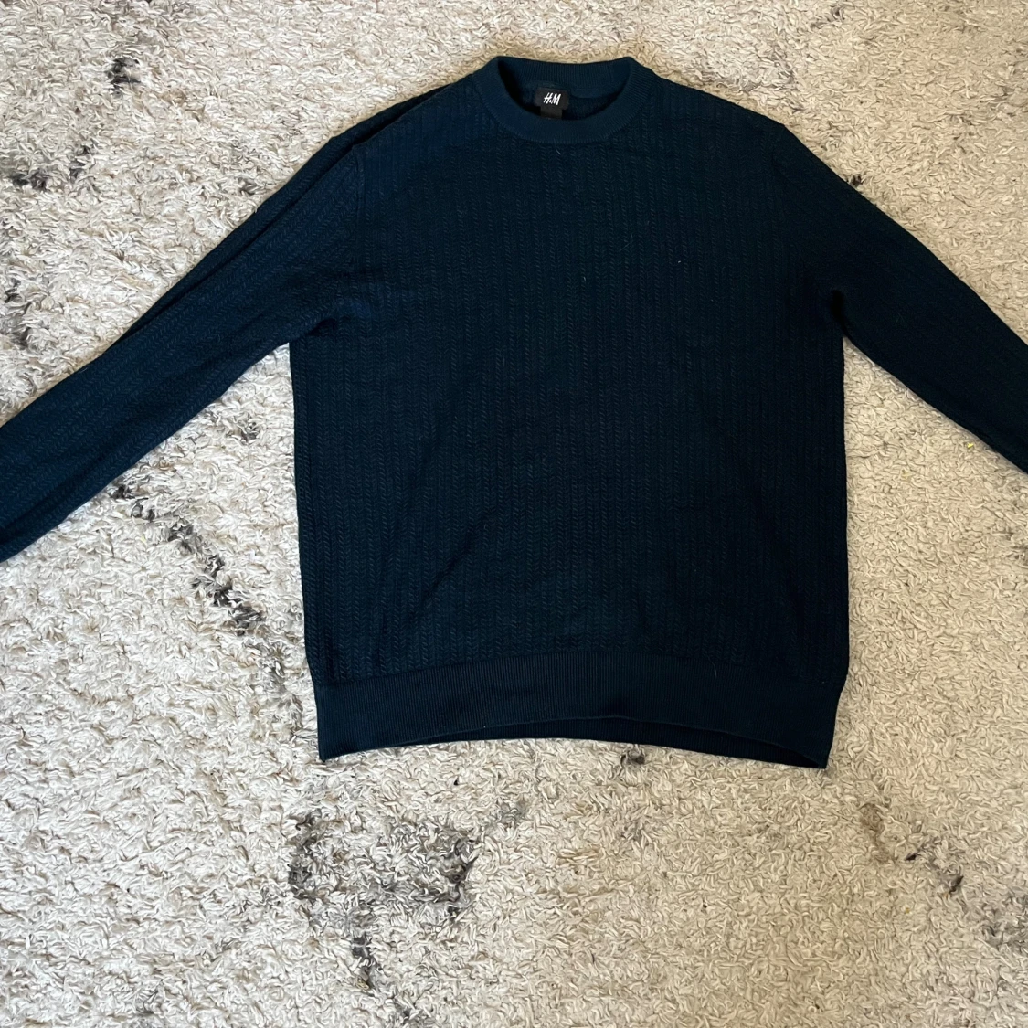 Mörkblå stickad tröja från H&M