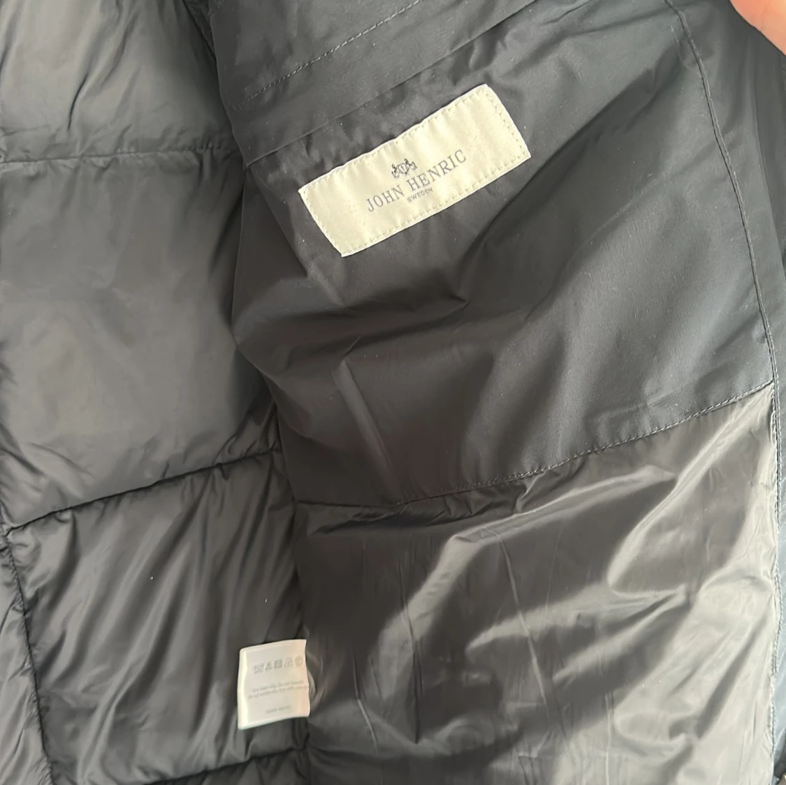 John Henric Pufferjacka Tavira - 4