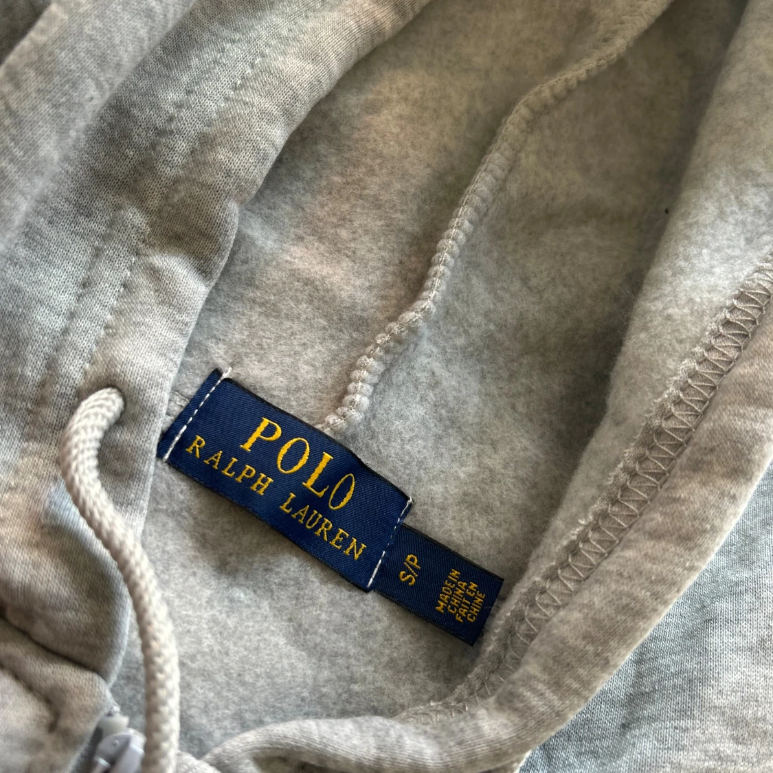 Grå hoodie från Polo Ralph Lauren - 3