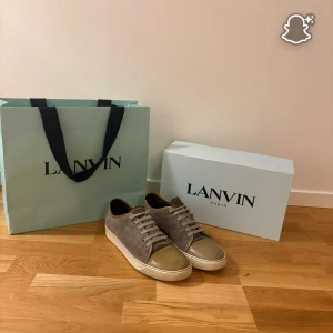 Lanvin skor  - Tja, säljer ett par feta lanvin skor skick 8/10 storlek UK 9 (43)💫Vid frågor hör gärna av dig, pris ej hugget i sten😇