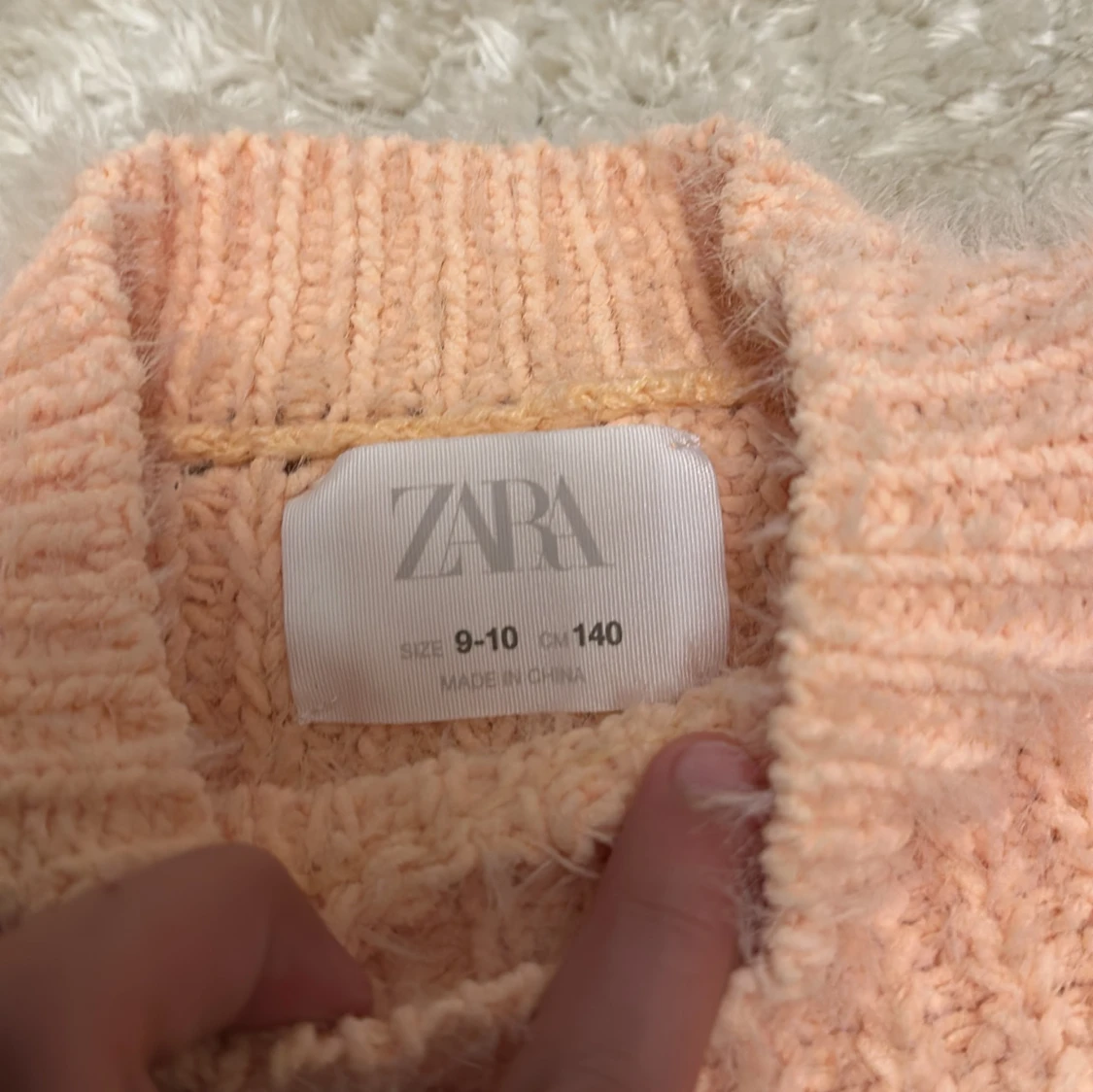 Ljusbeige stickad tröja från Zara - 1