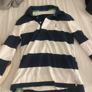 Ralph Lauren  - Säljer en Ralph lauren tröja för män i storlek S 