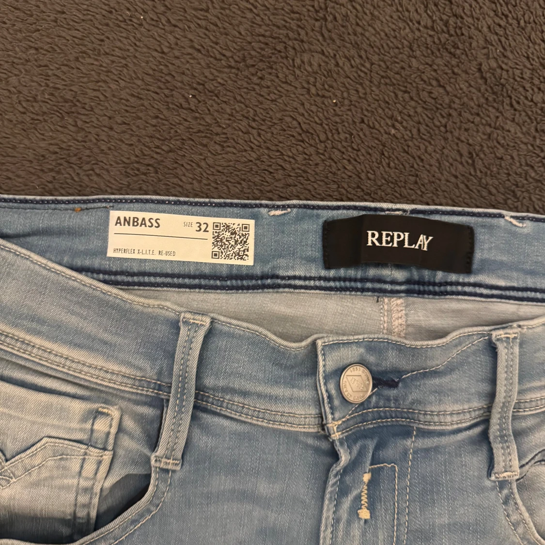 Replay Anbass Hyperflex herrjeans slim fit ljusblå W32 L34 - 4