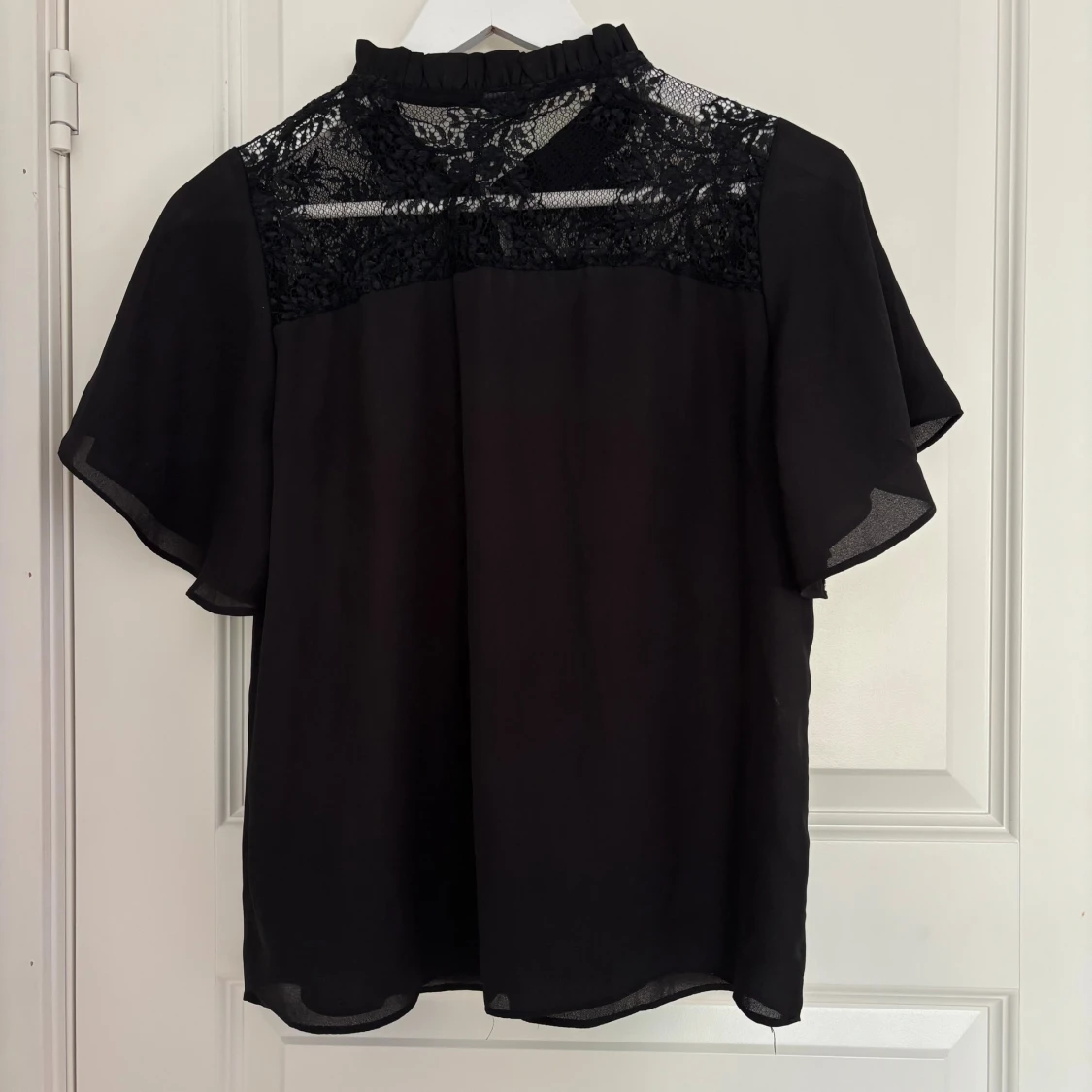 Svart blus med spets från SHEIN - 2