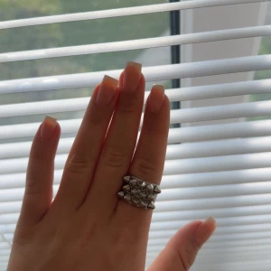 edblad ring  - säljer min edblad ring i silver har inte boxen och darför sänker jag priset inga skador hör av er om ni har frågor eller är intresserade ❤️